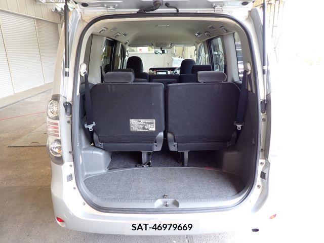 Toyota VOXY 2008-11 289256-19