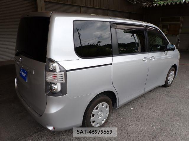 Toyota VOXY 2008-11 289256-7