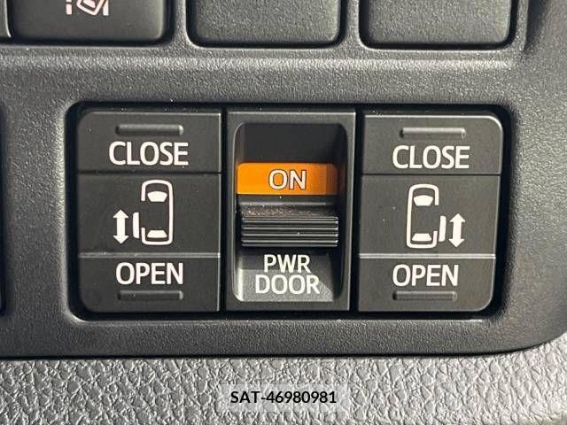 Toyota VOXY 2021-05 370375-7