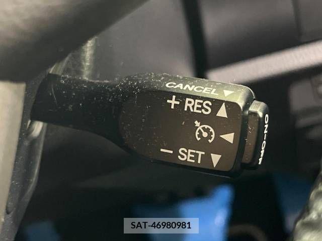Toyota VOXY 2021-05 370375-6