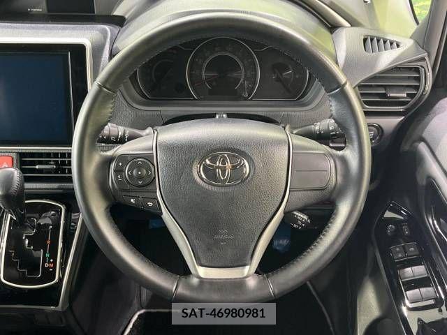Toyota VOXY 2021-05 370375-12