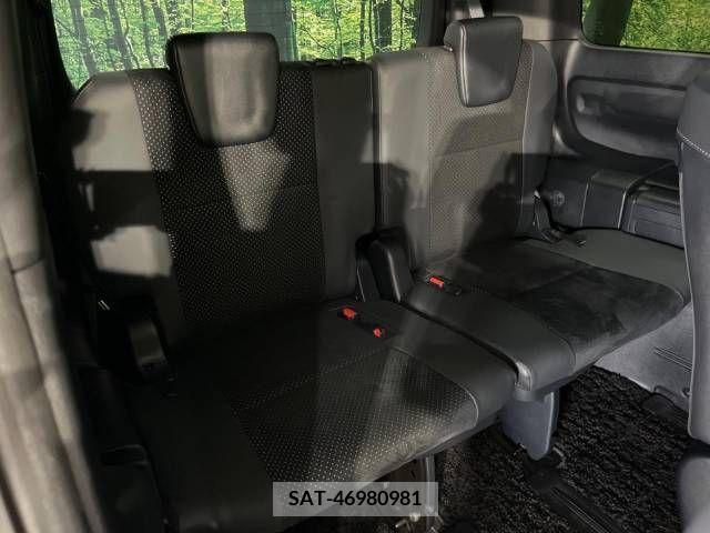 Toyota VOXY 2021-05 370375-10