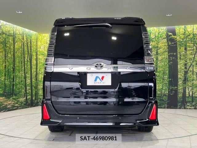 Toyota VOXY 2021-05 370375-16