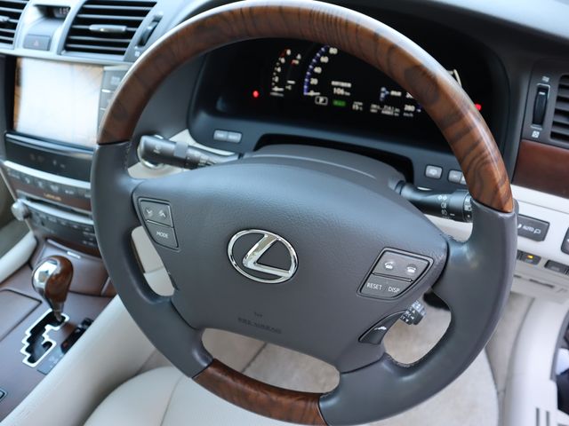 Lexus LS 2010-09 183585-12