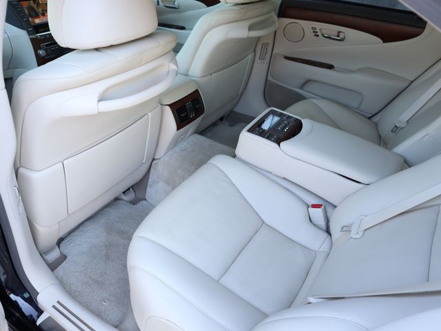 Lexus LS 2010-09 183585-11