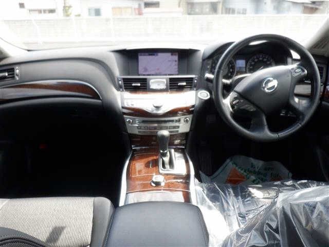 Nissan FUGA 2010-07 3012-1
