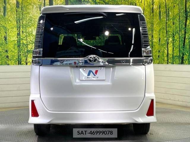 Toyota VOXY 2018-03 234875-15