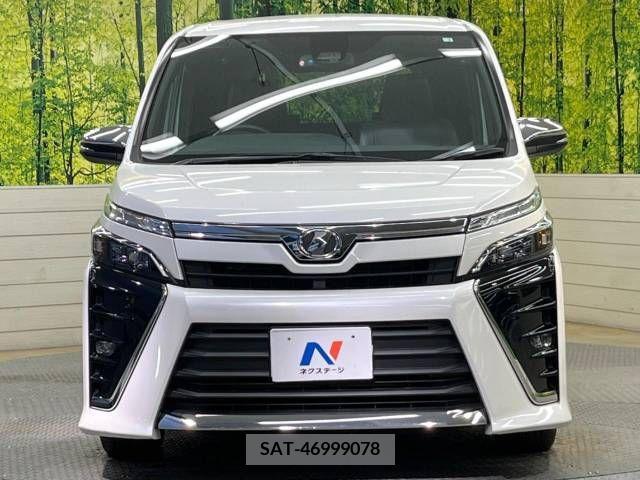 Toyota VOXY 2018-03 234875-14