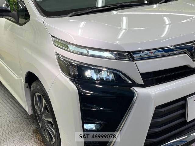 Toyota VOXY 2018-03 234875-12