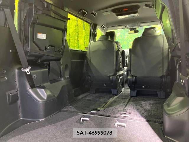 Toyota VOXY 2018-03 234875-11