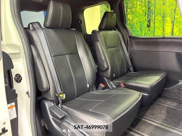 Toyota VOXY 2018-03 234875-9