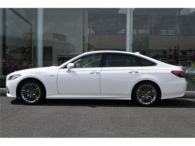 Toyota CROWN SEDAN 2019-07 16847-1