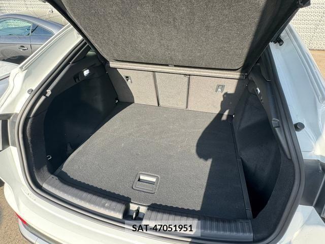 Audi Q4 E-TRON 2023-06 318018-19