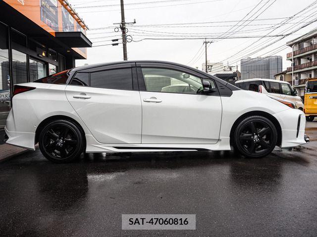 Toyota PRIUS 2021-12 242385-12