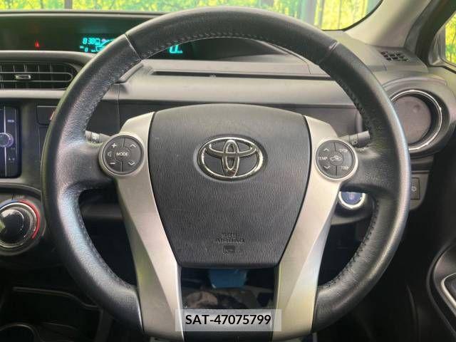Toyota AQUA 2013-07 378098-11