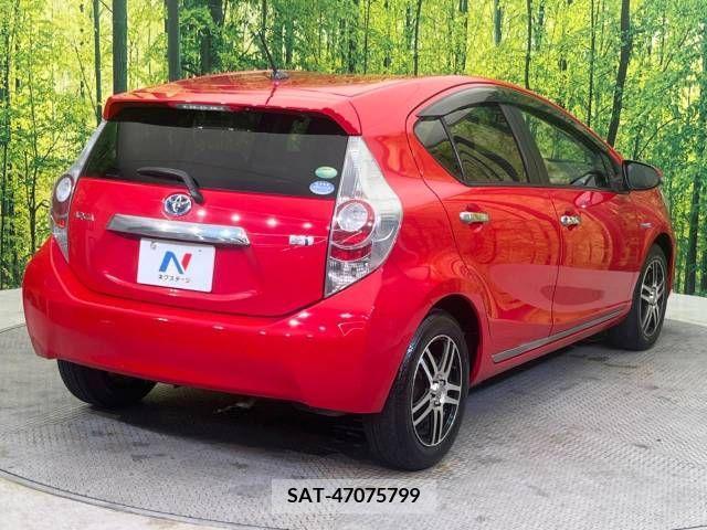 Toyota AQUA 2013-07 378098-17
