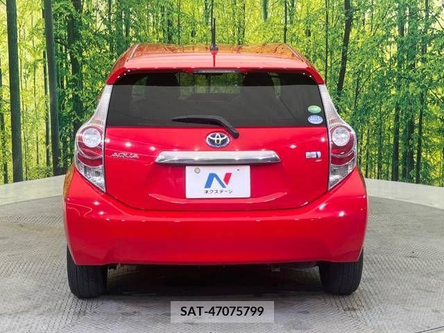 Toyota AQUA 2013-07 378098-15