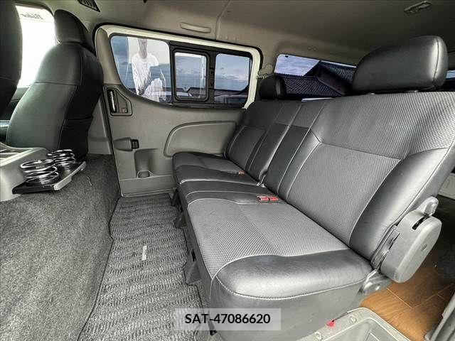 Nissan NV350 Caravan 2012-09 381562-19