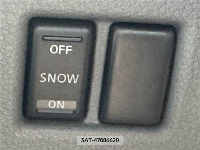 Nissan NV350 Caravan 2012-09 381562-26