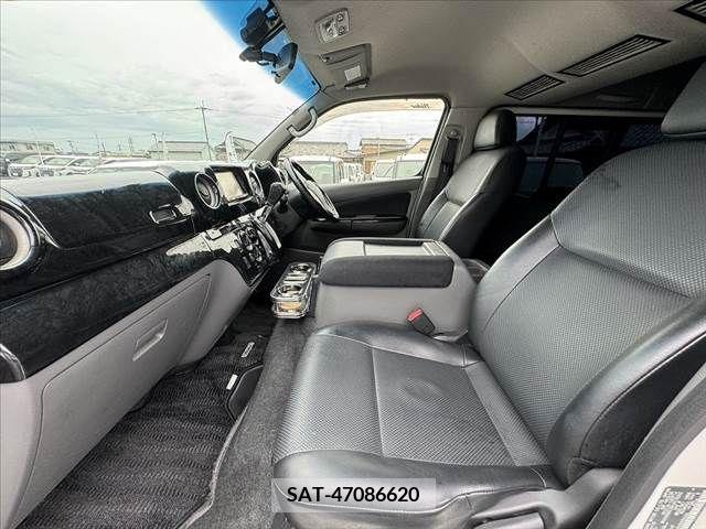 Nissan NV350 Caravan 2012-09 381562-17