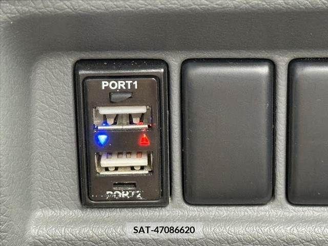 Nissan NV350 Caravan 2012-09 381562-7
