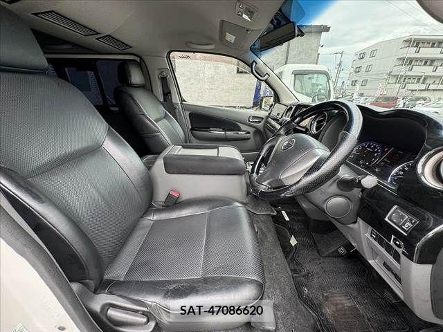 Nissan NV350 Caravan 2012-09 381562-16