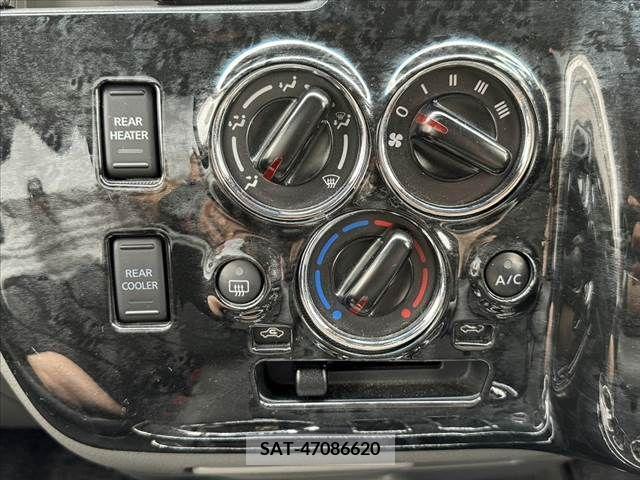 Nissan NV350 Caravan 2012-09 381562-23