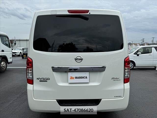 Nissan NV350 Caravan 2012-09 381562-14