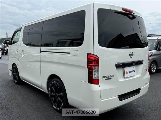 Nissan NV350 Caravan 2012-09 381562-13