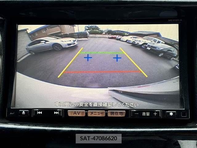 Nissan NV350 Caravan 2012-09 381562-3