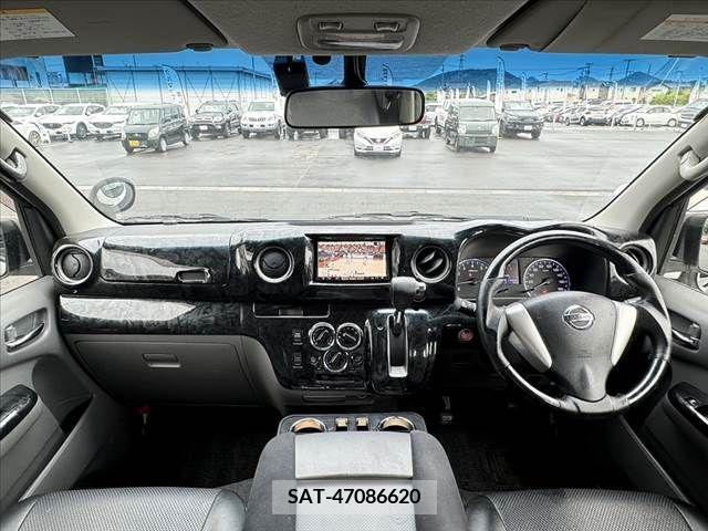 Nissan NV350 Caravan 2012-09 381562-1