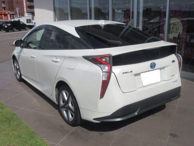 Toyota PRIUS 2017-01 13620-3