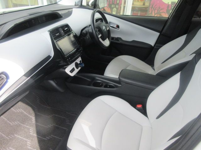 Toyota PRIUS 2017-01 13620-4