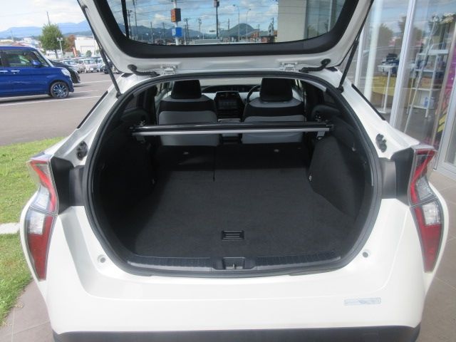 Toyota PRIUS 2017-01 13620-8