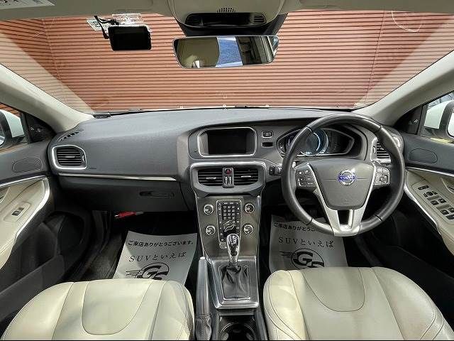 Volvo V40 2015-08 196299-1