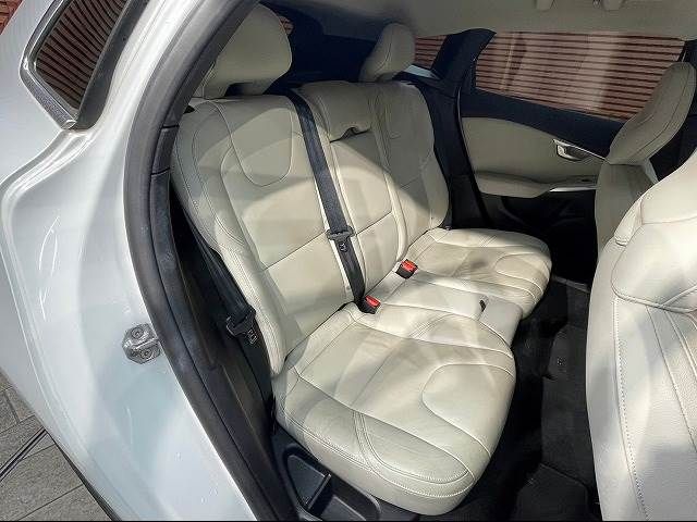 Volvo V40 2015-08 196299-8