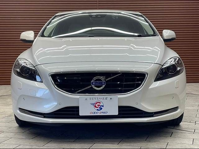 Volvo V40 2015-08 196299-16