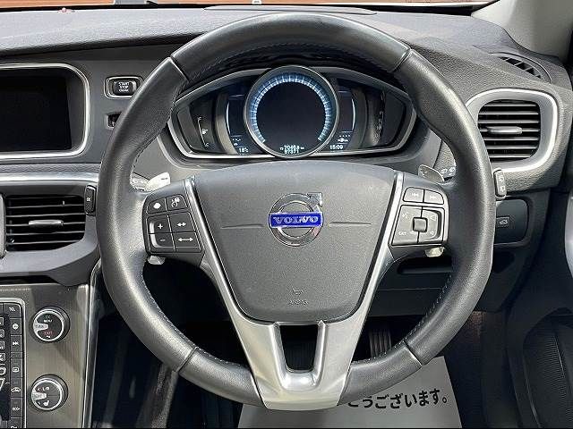 Volvo V40 2015-08 196299-12