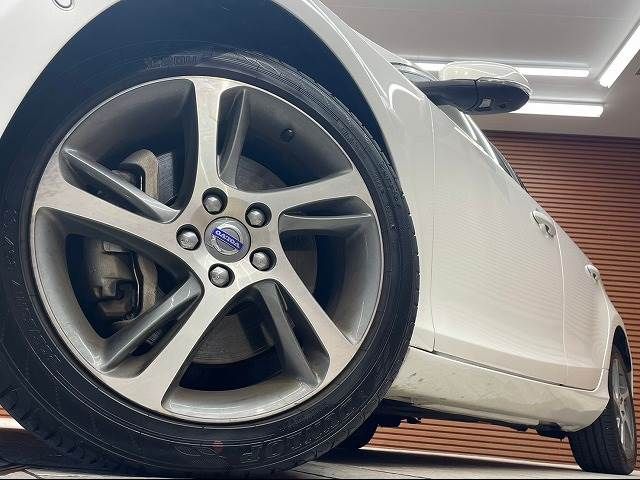 Volvo V40 2015-08 196299-10