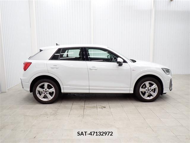 Audi Q2 2022-06 356556-10