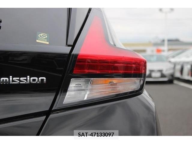 Nissan LEAF 2019-04 297876-9