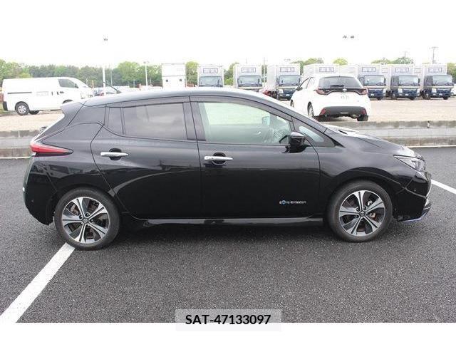 Nissan LEAF 2019-04 297876-7
