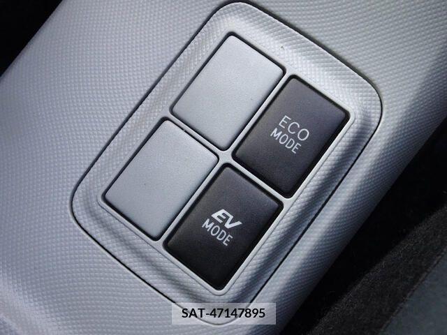 Toyota AQUA 2012-03 313923-18
