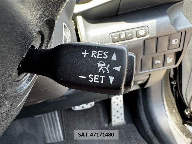 Lexus IS 2015-07 388252-24