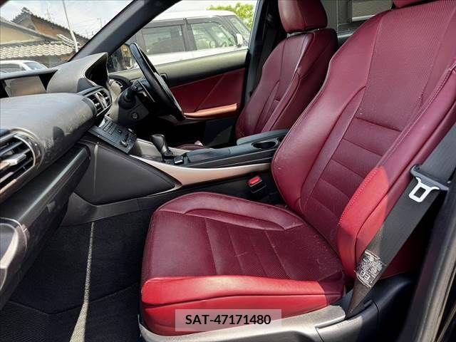 Lexus IS 2015-07 388252-16