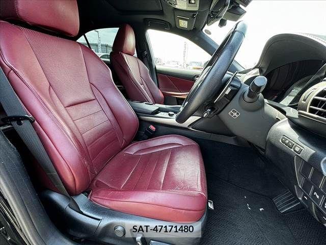Lexus IS 2015-07 388252-15