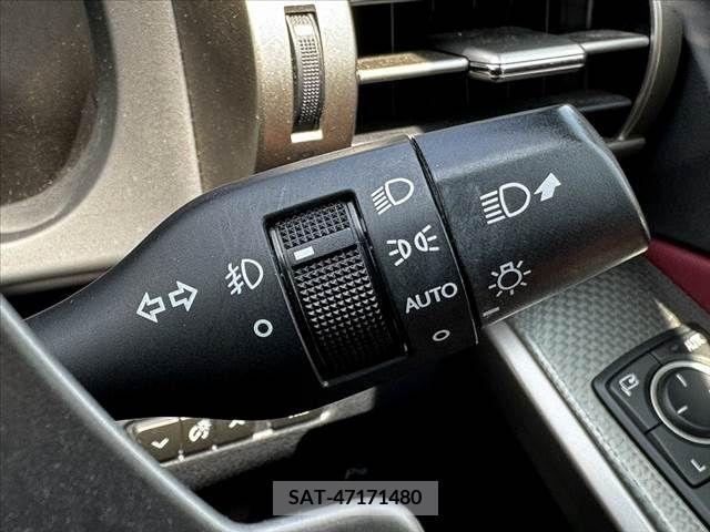 Lexus IS 2015-07 388252-25