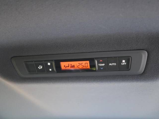 Toyota NOAH HYBRID 2018-11 19090-5