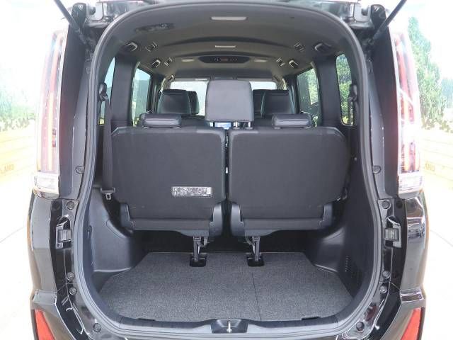 Toyota NOAH HYBRID 2018-11 19090-11