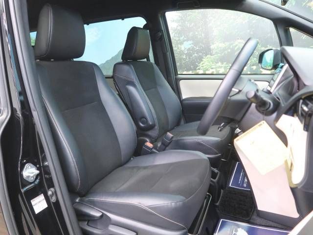 Toyota NOAH HYBRID 2018-11 19090-8